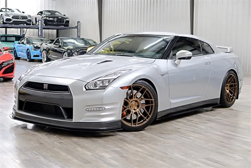 2015 Nissan GT-R Premium photo 1