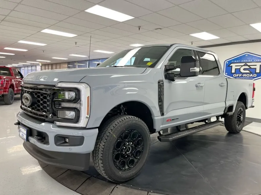 2025 Ford F-350 Lariat photo 1