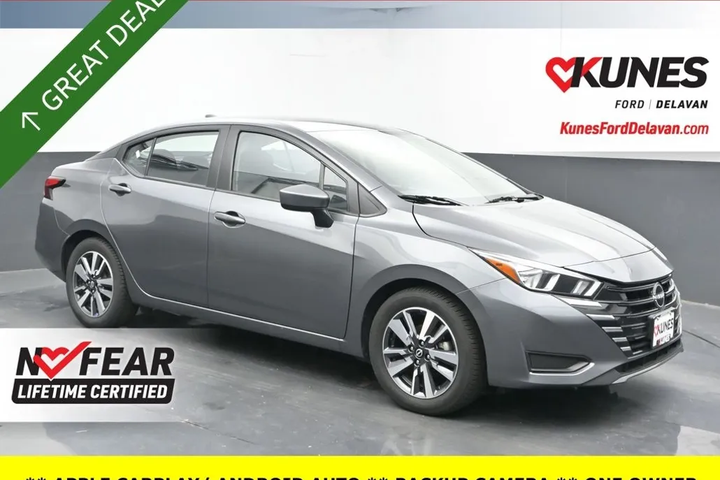 2023 Nissan Versa 1.6 SV photo 1
