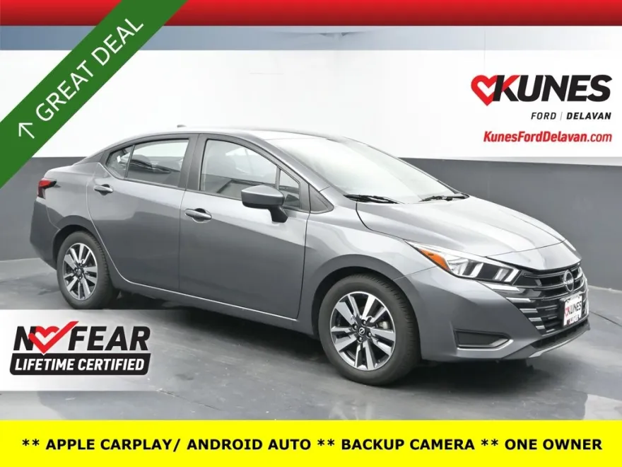 2023 Nissan Versa 1.6 SV photo 1