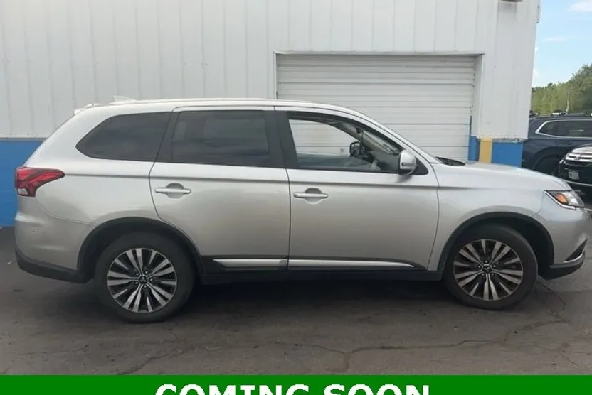 2020 Mitsubishi Outlander SE photo 1