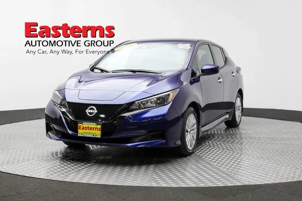 2025 Nissan Leaf S photo 1