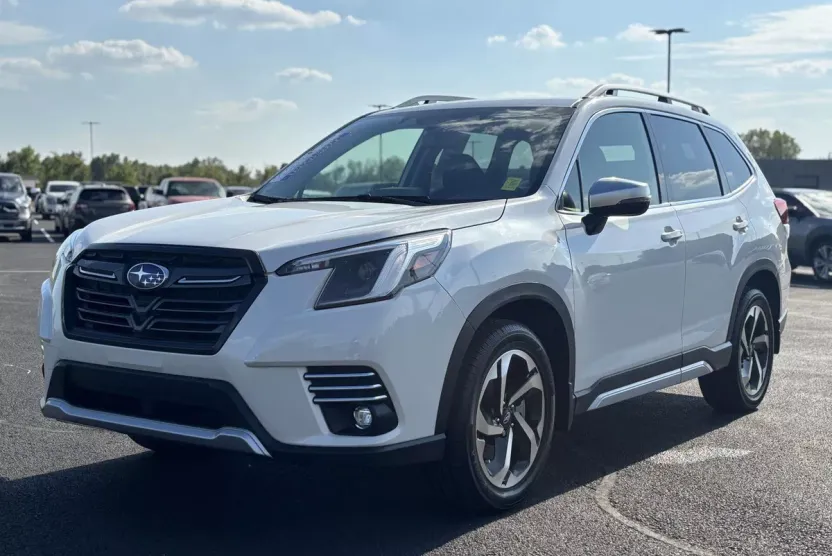 2023 Subaru Forester Touring photo 1