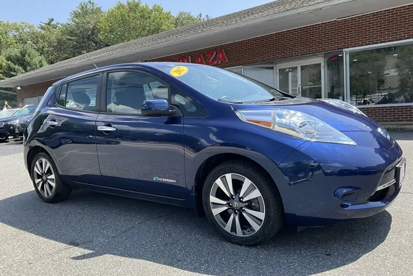 2017 Nissan Leaf SV photo 1