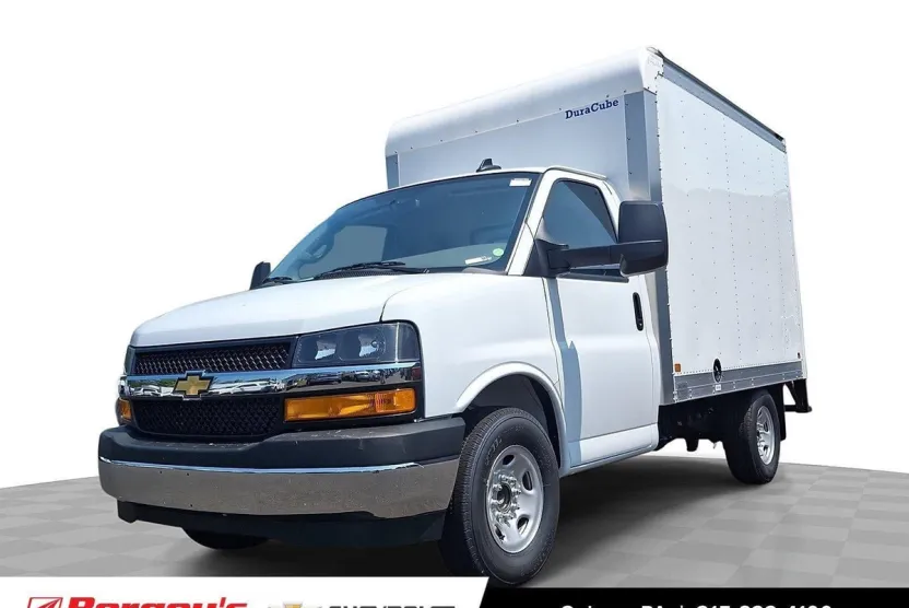 2025 Chevrolet Express Cutaway 3500 Base photo 1