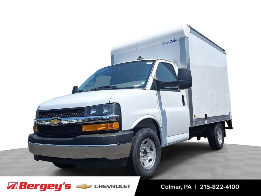 2025 Chevrolet Express Cutaway 3500 Base photo 1
