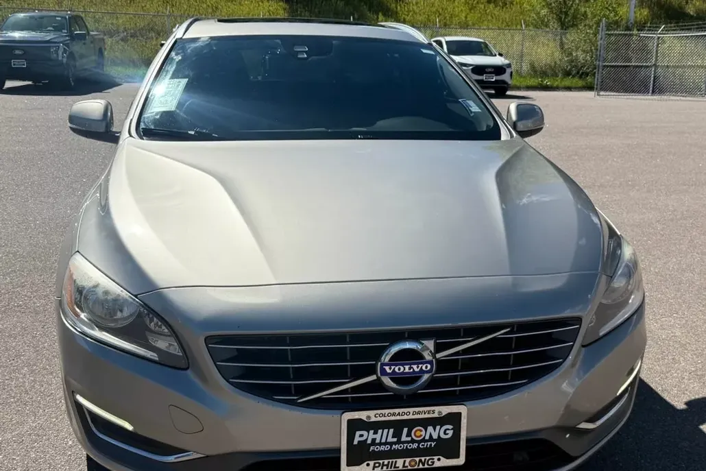 2015 Volvo V60 T5 Premier photo 1