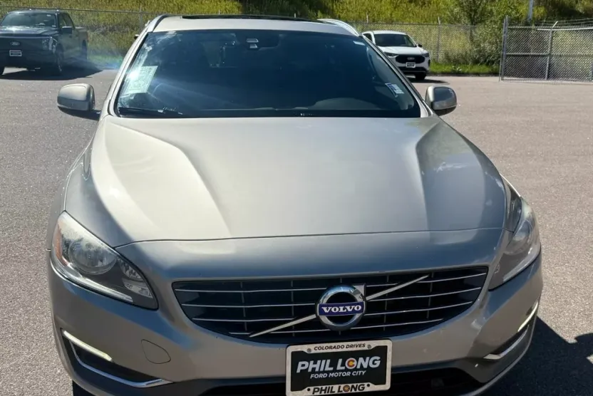 2015 Volvo V60 T5 Premier photo 1