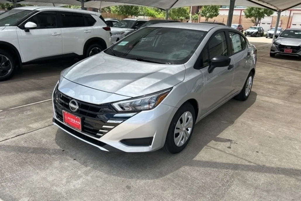 2025 Nissan Versa 1.6 S photo 1