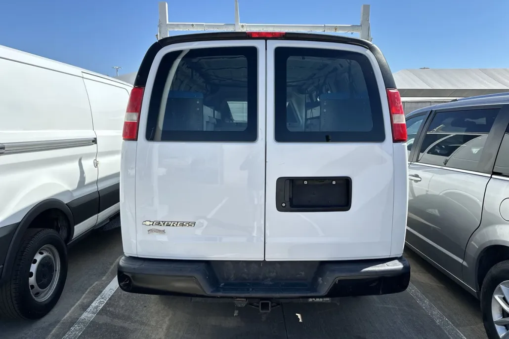 2017 Chevrolet Express 2500 Work Cargo Van photo 1
