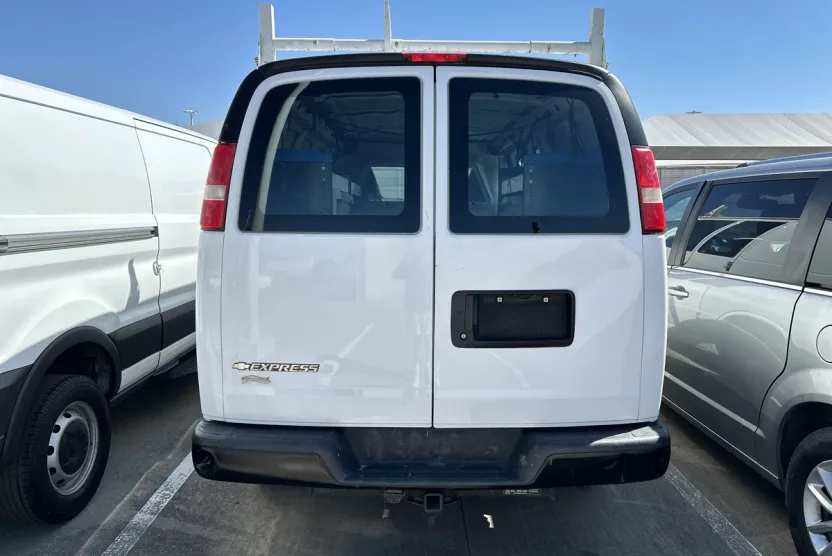 2017 Chevrolet Express 2500 Work Cargo Van photo 1