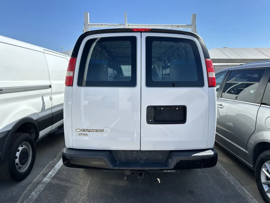 2017 Chevrolet Express 2500 Work Cargo Van photo 1