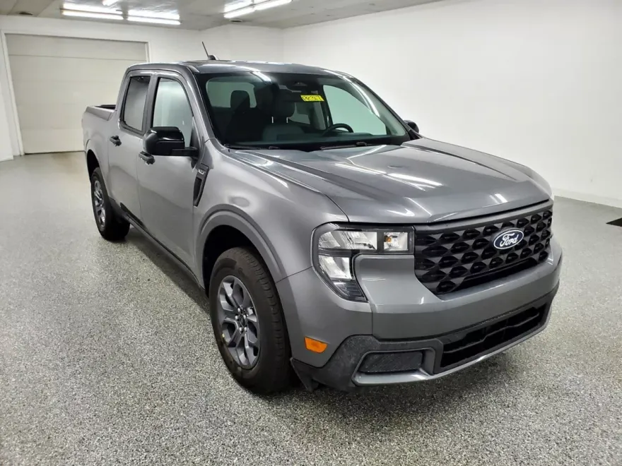 2025 Ford Maverick XLT photo 1