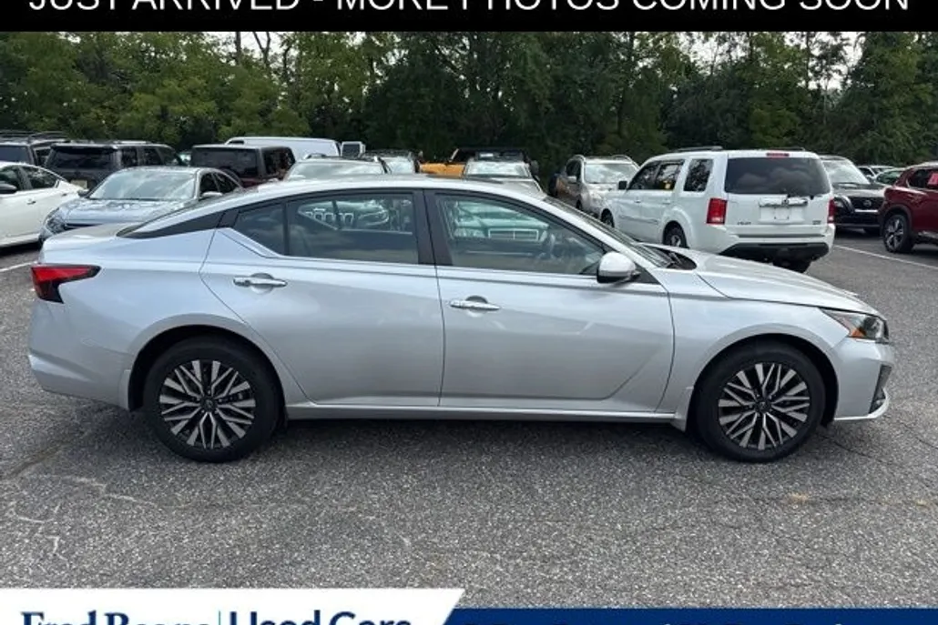 2023 Nissan Altima 2.5 SV photo 1