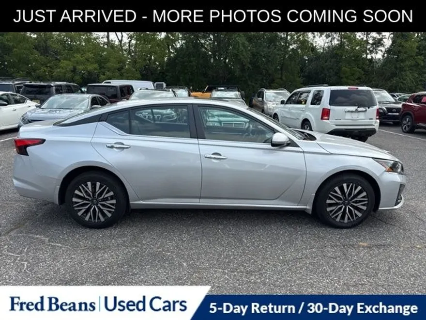 2023 Nissan Altima 2.5 SV photo 1