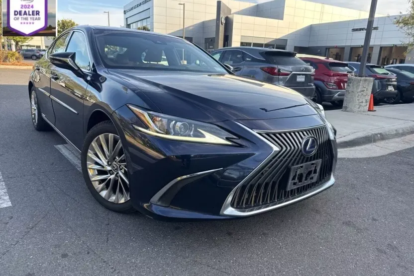 2019 Lexus ES 300h Luxury photo 1