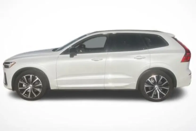 2023 Volvo XC60 B5 Plus photo 1