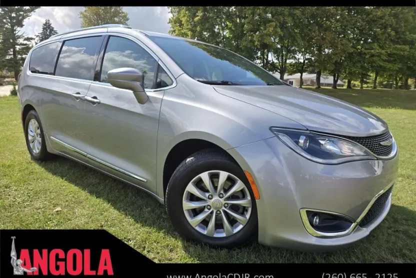 2018 Chrysler Pacifica Touring Plus photo 1