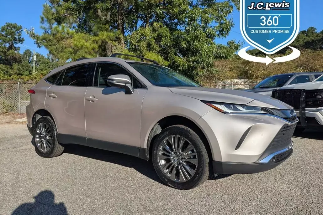 2023 Toyota Venza XLE photo 1