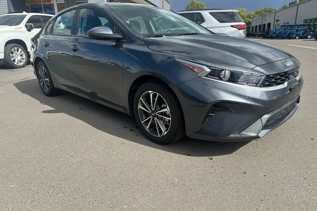 2024 Kia Forte LXS photo 1