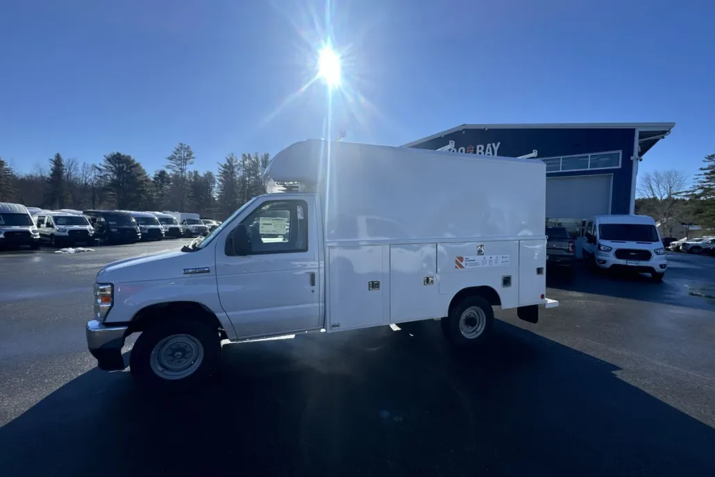 2025 Ford E-350 Base photo 1