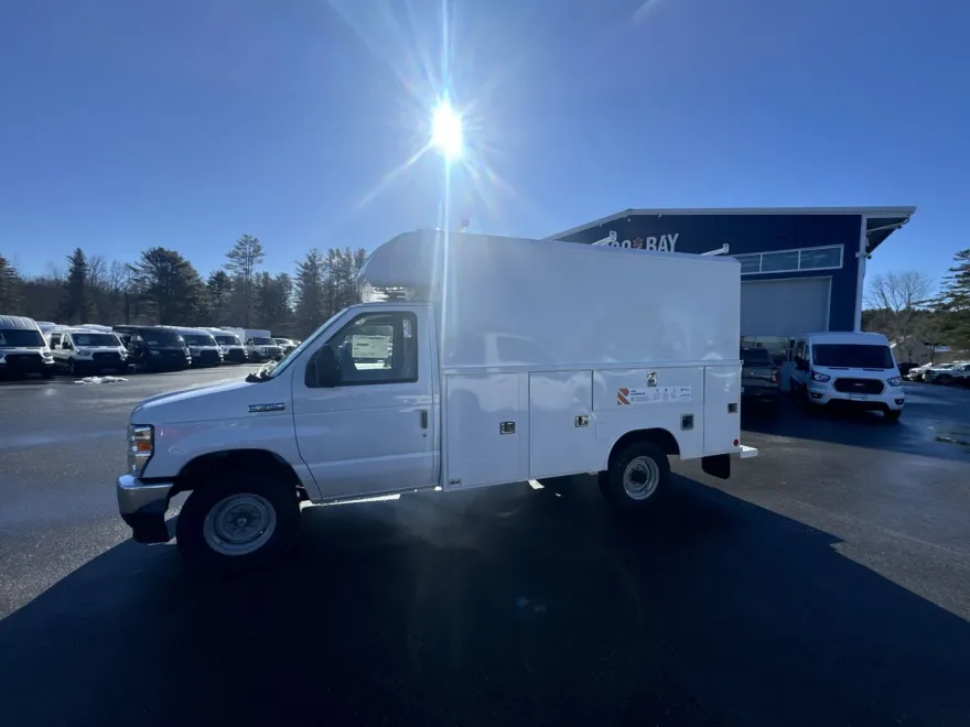 2025 Ford E-350 Base photo 1