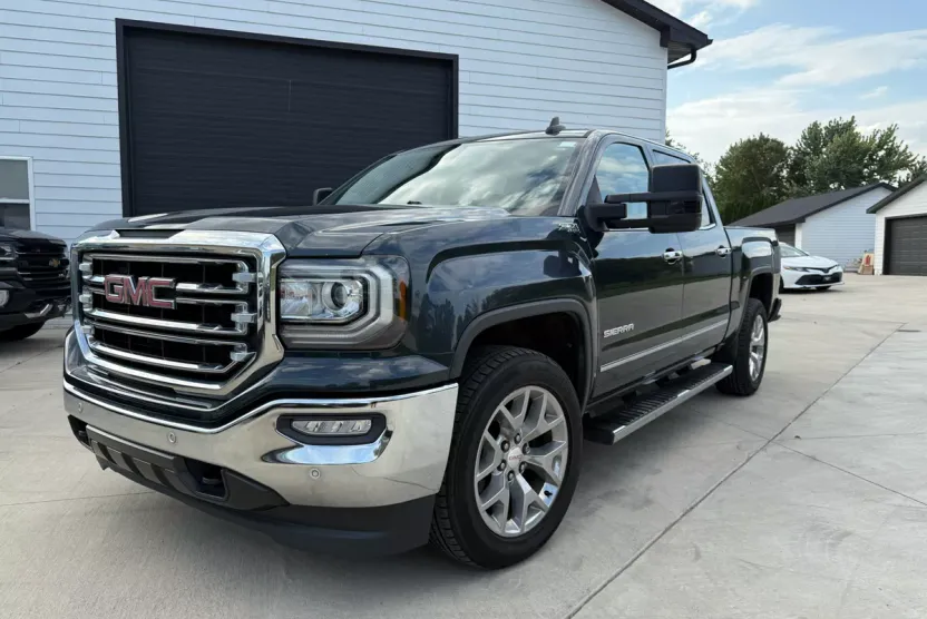 2017 Gmc Sierra 1500 SLT photo 1