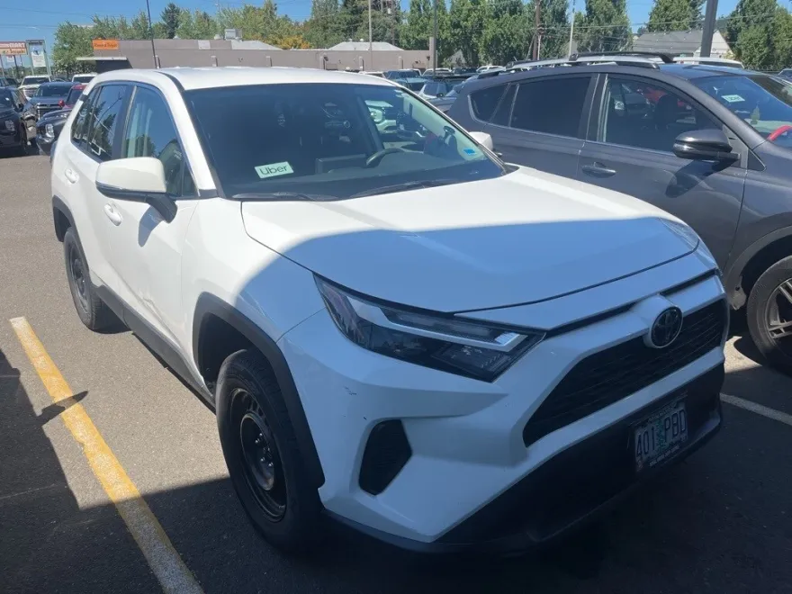 2023 Toyota RAV4 LE photo 1