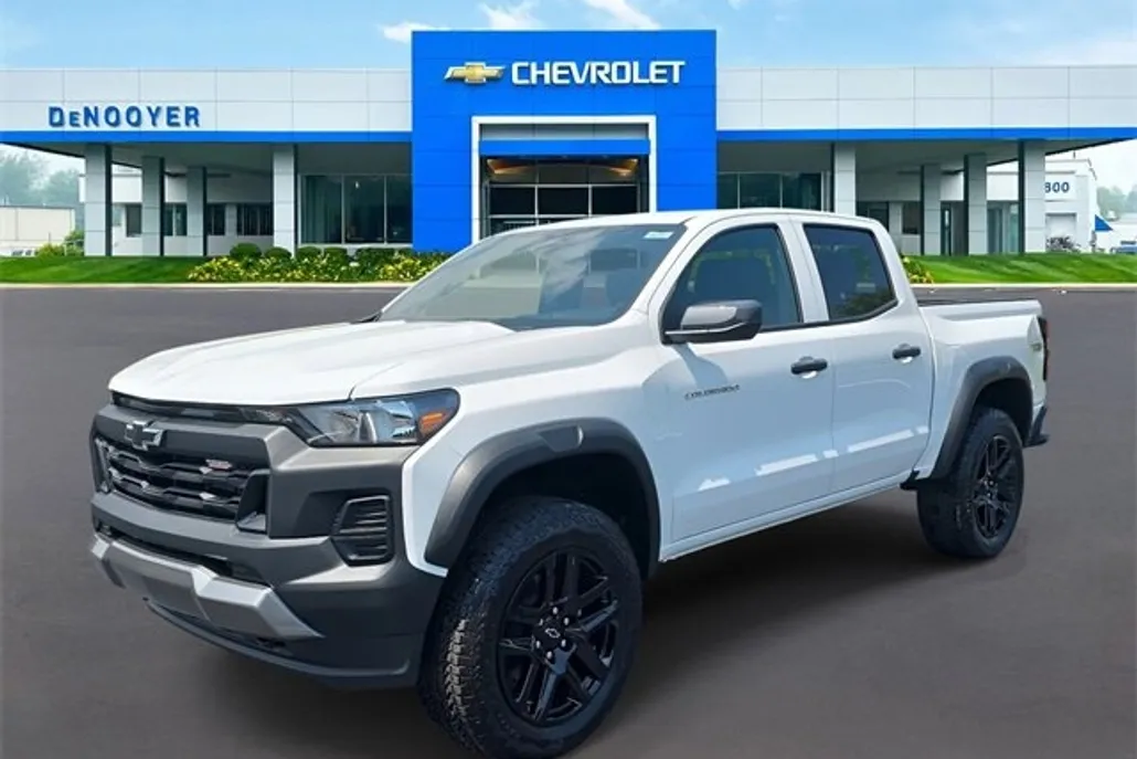 2025 Chevrolet Colorado Trail Boss photo 1