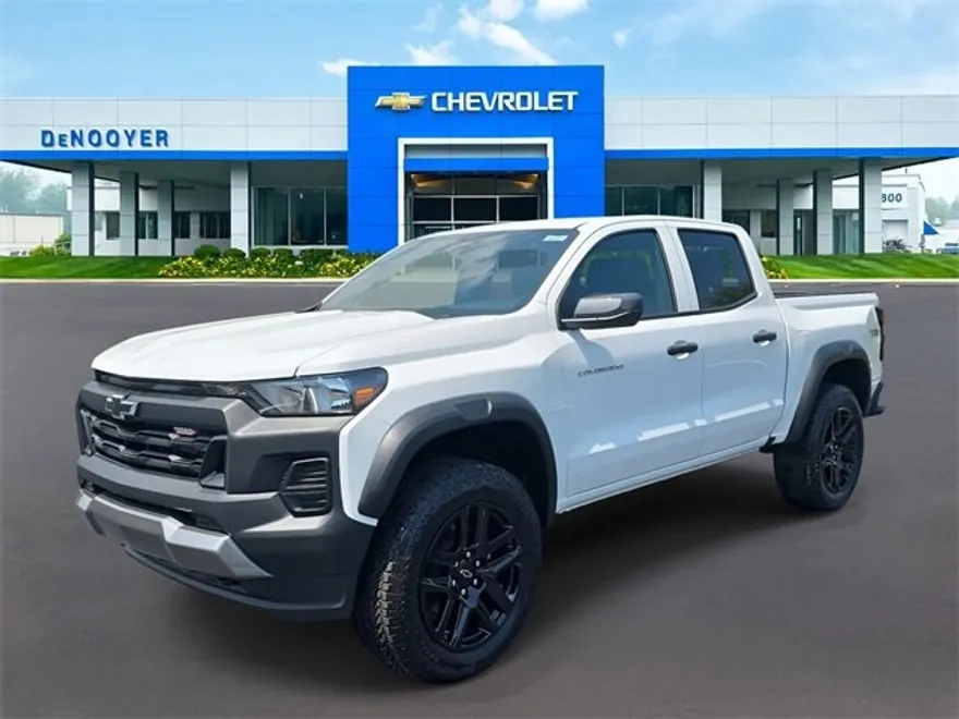 2025 Chevrolet Colorado Trail Boss photo 1