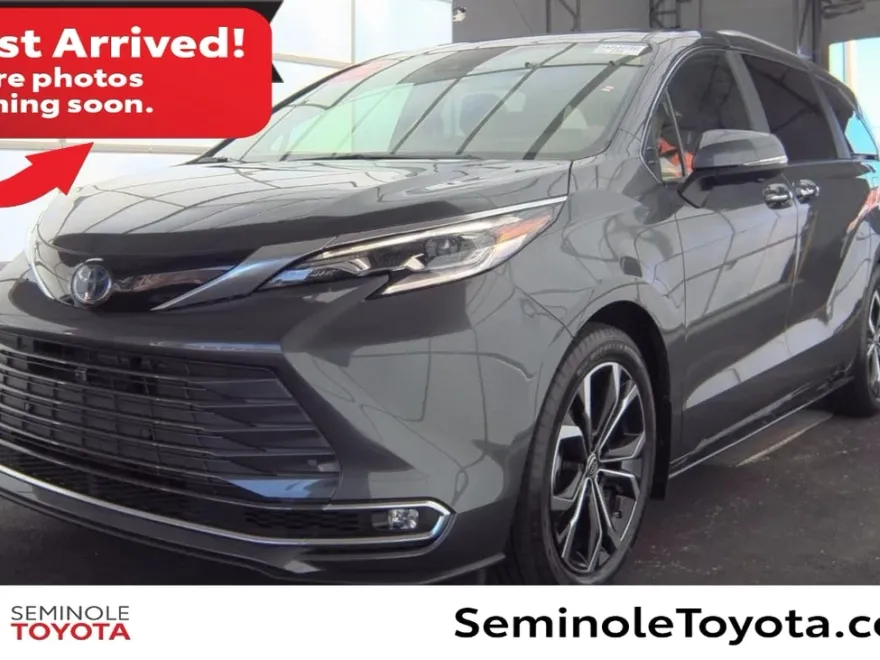 2025 Toyota Sienna Platinum photo 1