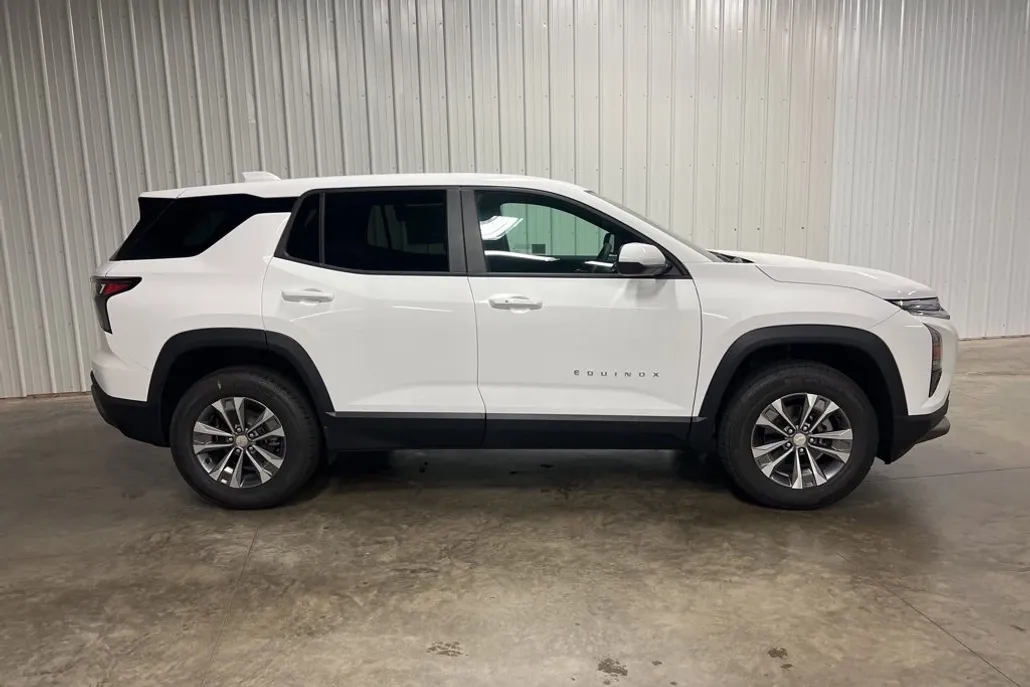 2026 Chevrolet Equinox LT photo 1