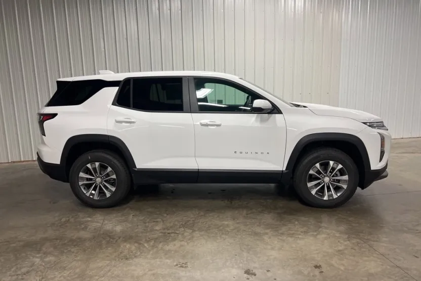 2026 Chevrolet Equinox LT photo 1
