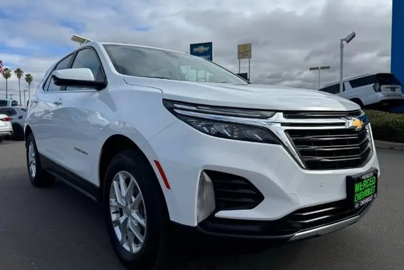 2024 Chevrolet Equinox LT photo 1