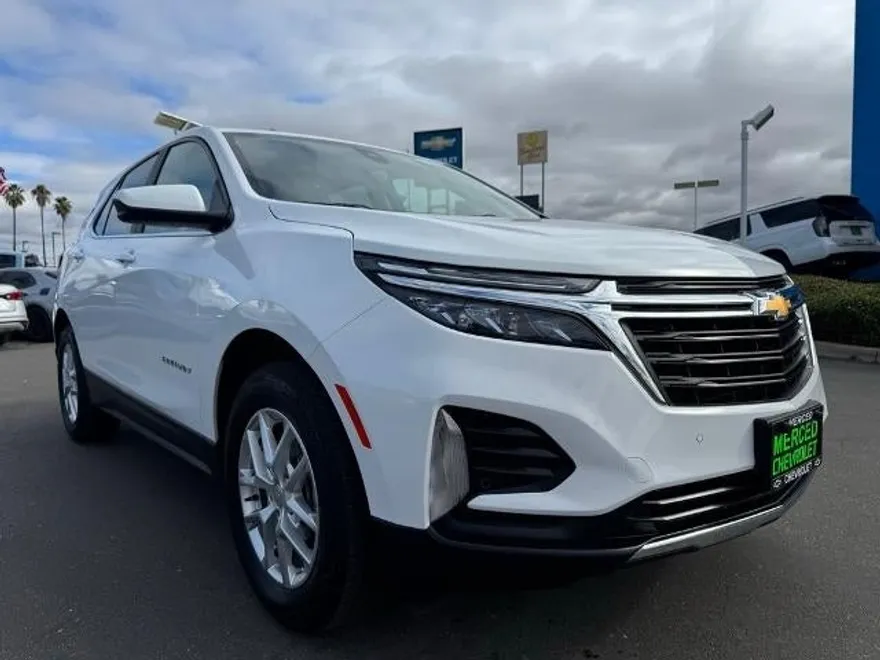 2024 Chevrolet Equinox LT photo 1