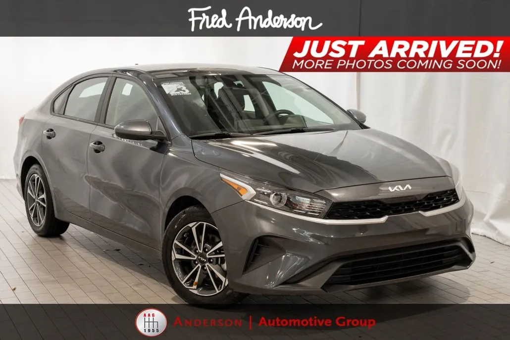 2023 Kia Forte LXS photo 1