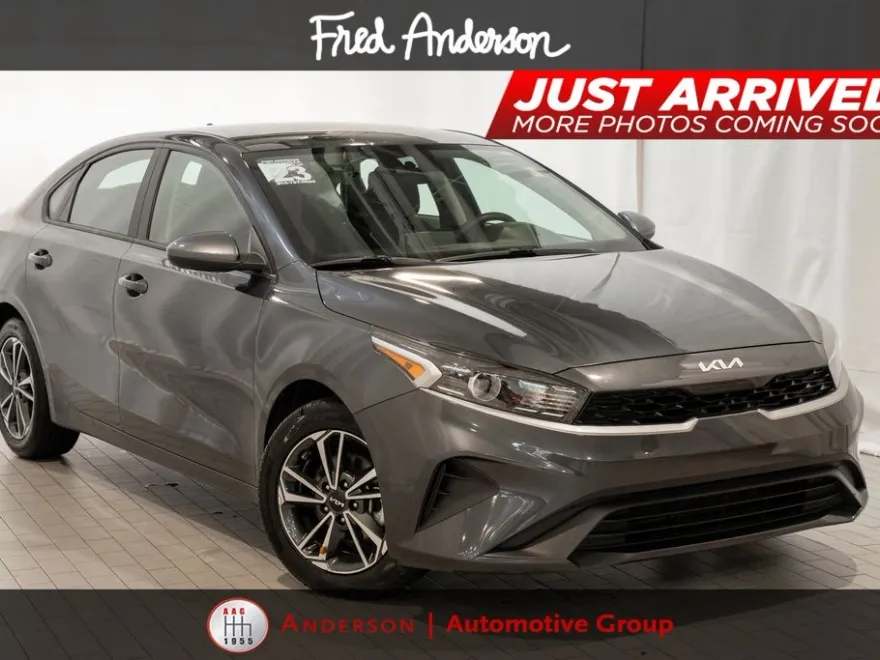 2023 Kia Forte LXS photo 1