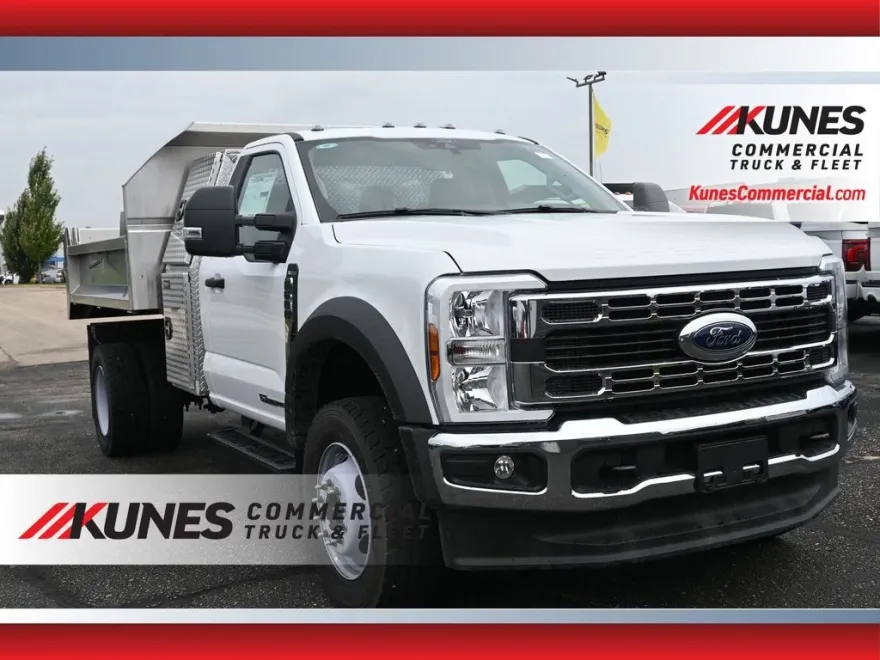 2025 Ford F-600 photo 1