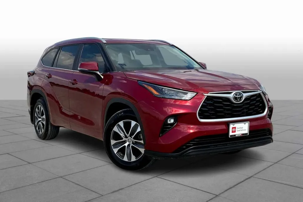 2023 Toyota Highlander XLE photo 1