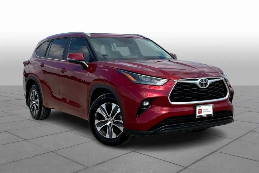 2023 Toyota Highlander XLE photo 1