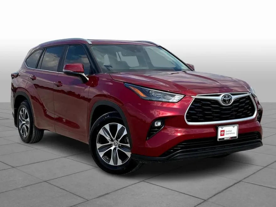 2023 Toyota Highlander XLE photo 1