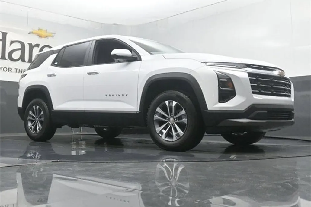 2026 Chevrolet Equinox LT photo 1