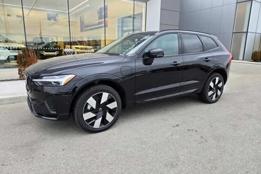 2025 Volvo XC60 Hybrid T8 Plus photo 1