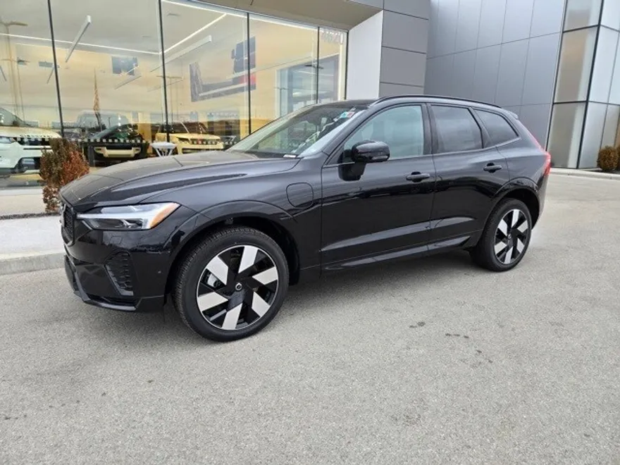 2025 Volvo XC60 Hybrid T8 Plus photo 1