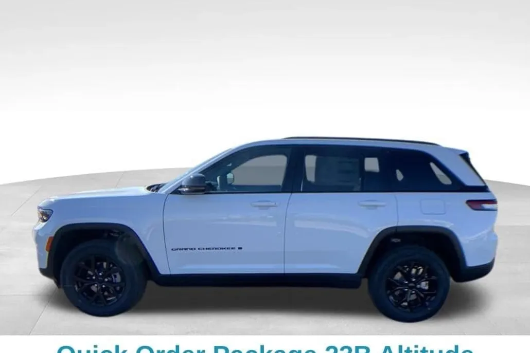 2025 Jeep Grand Cherokee Laredo photo 1