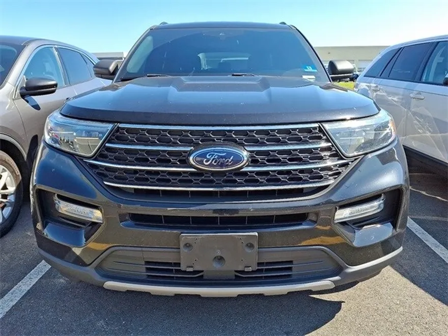 2020 Ford Explorer XLT photo 1