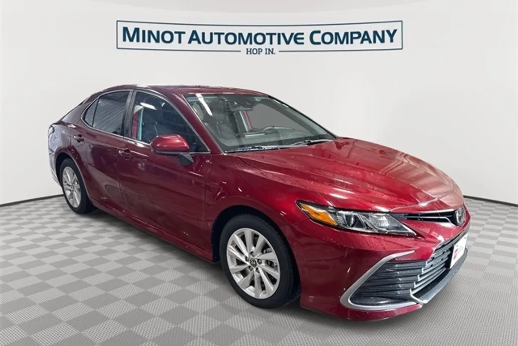 2021 Toyota Camry LE photo 1