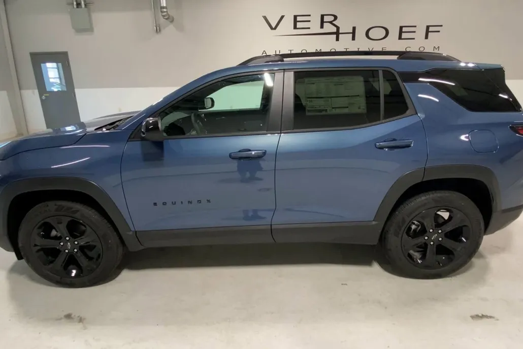 2026 Chevrolet Equinox LT photo 1