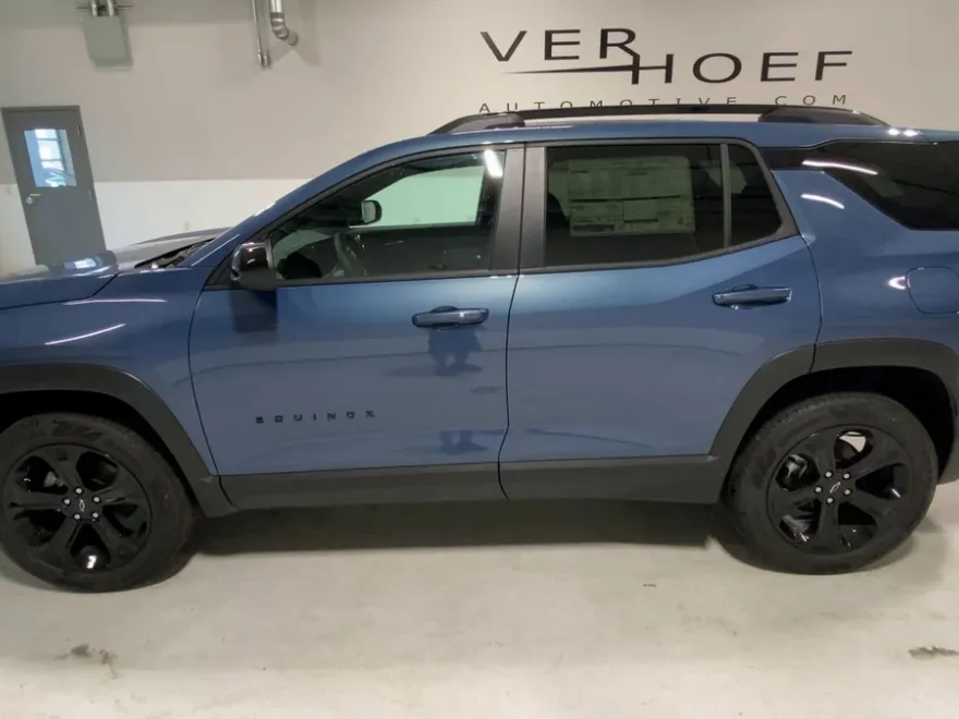 2026 Chevrolet Equinox LT photo 1
