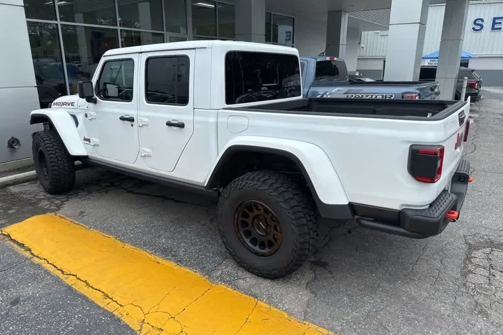 2025 Jeep Gladiator Mojave photo 1